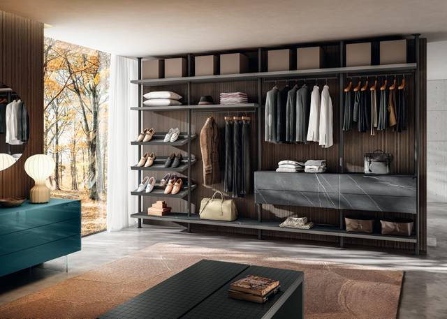 Vista Walk-In-Closet