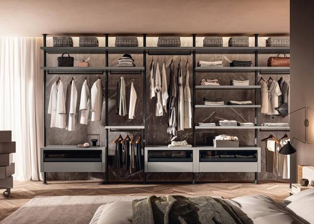 Vista Walk-In-Closet