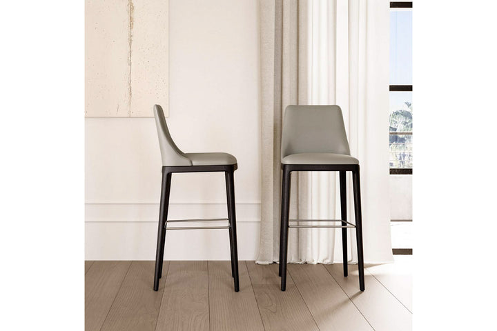Max Stool Diamond